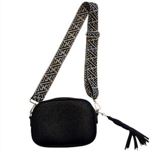 Women’s NWOT Black Leather Crossbody Purse with detachable / adjustable strap